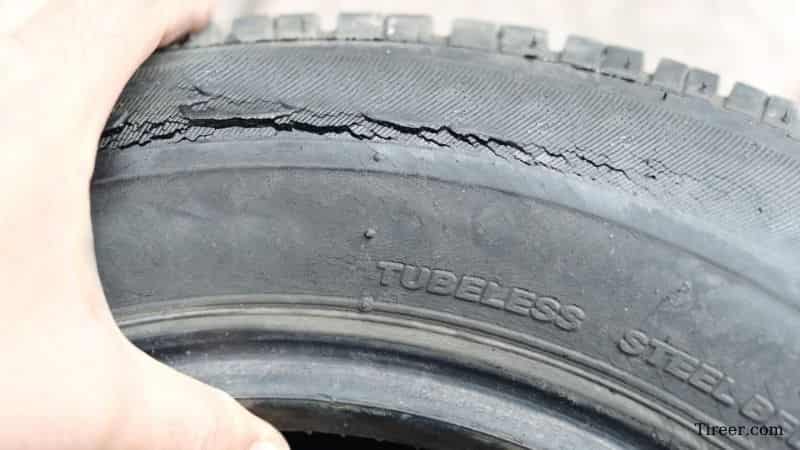 Tire-Sidewall-Cracks