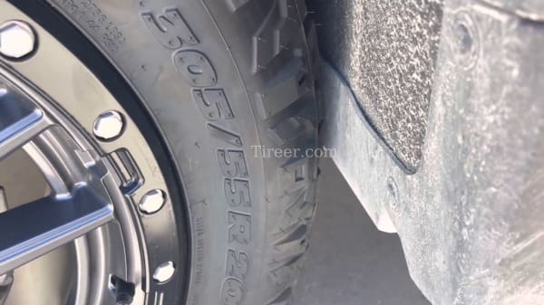 What is a 305 tire size?